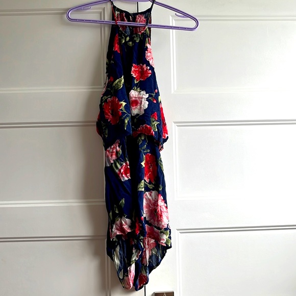 Romper with open back: bold floral pattern - Picture 2 of 4